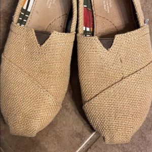Toms burlap 7.5
